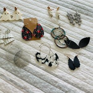 13 Pairs of Pierced Earrings, Holiday, Christmas & Everday